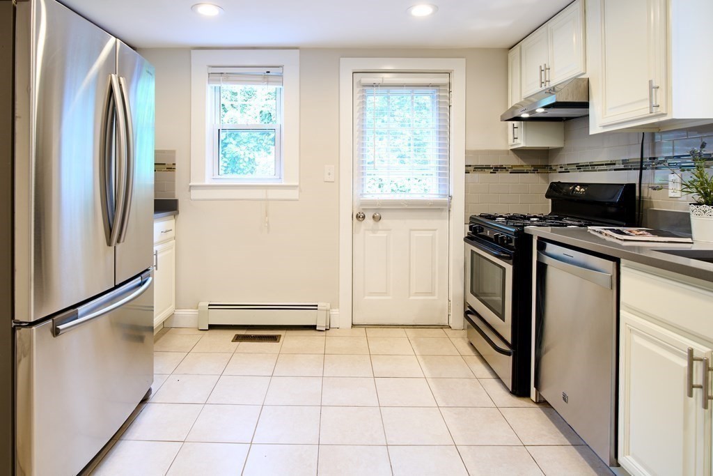 89 Grove Street Reading, MA 01867 - Photo 8 of 23 Gallery Image 8