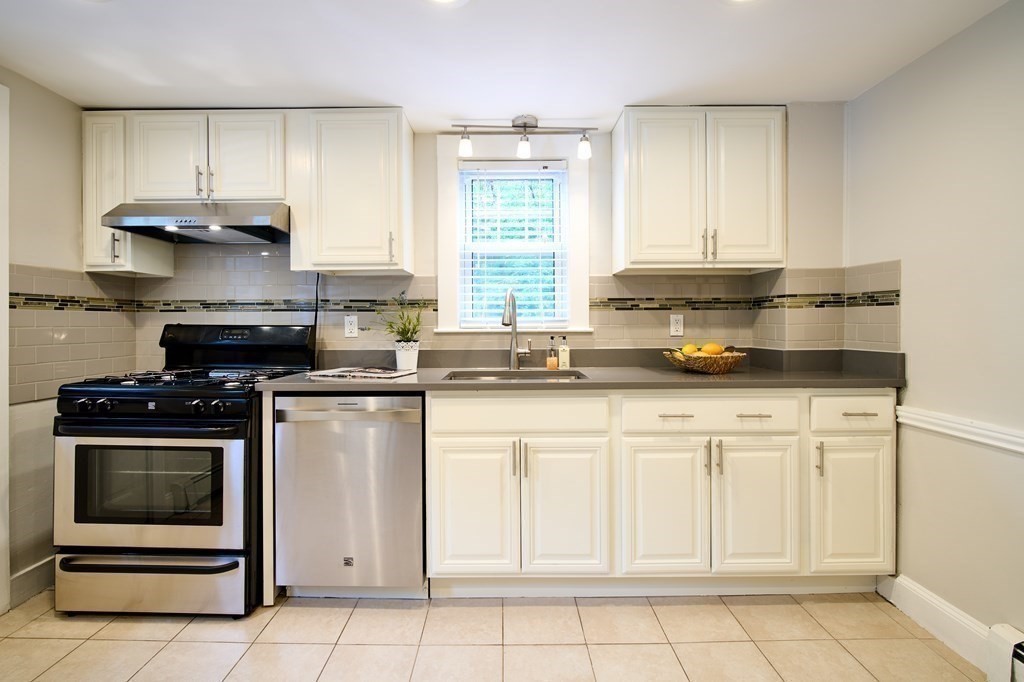 89 Grove Street Reading, MA 01867 - Photo 9 of 23 Gallery Image 9