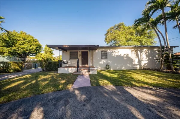 $969,000 | 2725 Southwest 82nd Avenue, Miami, FL 33155