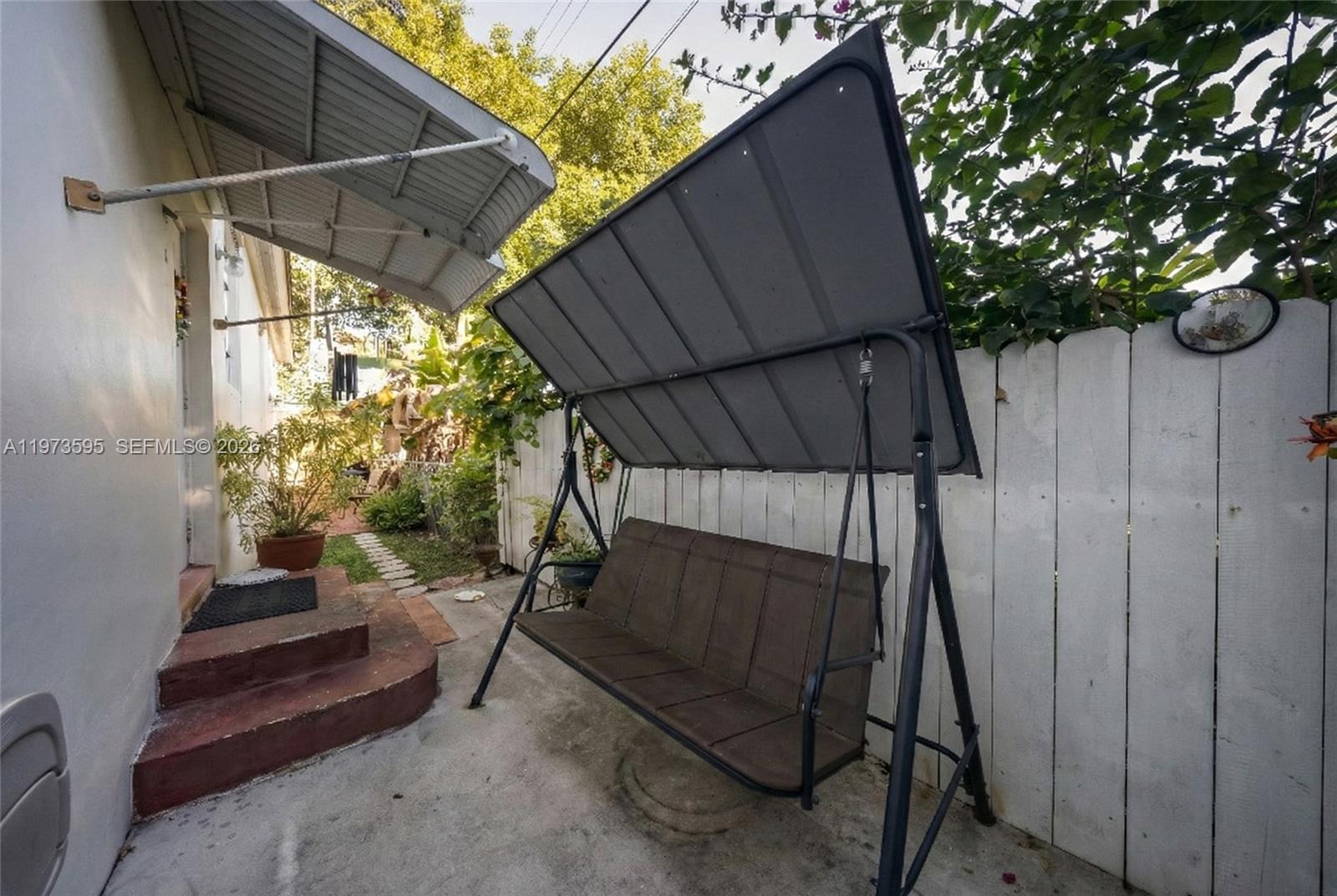 2725 Southwest 82nd Avenue Miami, FL 33155 - Photo 4 of 25