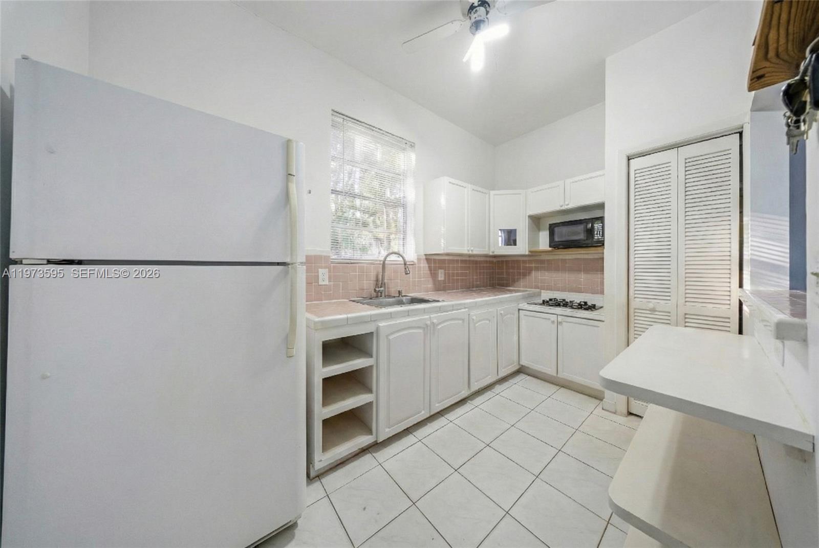 2725 Southwest 82nd Avenue Miami, FL 33155 - Photo 7 of 25