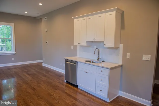 $3,200 | 108 Centre Street, Unit C, Haddonfield, NJ 08033