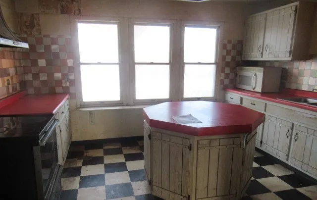 $180,000 | 28448 West Big Hollow Road, Ingleside, IL 60041