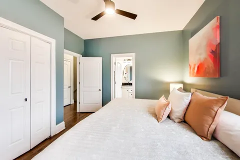 $525,000 | 3044 West Roscoe Street, Unit 2E, Chicago, IL 60618