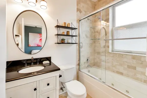 $525,000 | 3044 West Roscoe Street, Unit 2E, Chicago, IL 60618