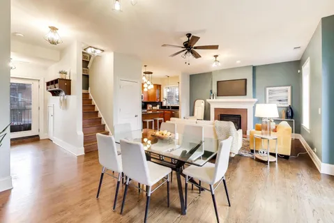 $525,000 | 3044 West Roscoe Street, Unit 2E, Chicago, IL 60618