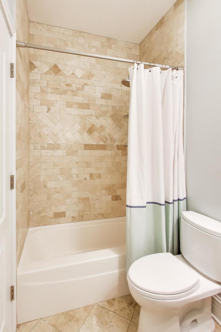 3044 West Roscoe Street, Unit 2E Chicago, IL 60618 - Photo 23 of 26