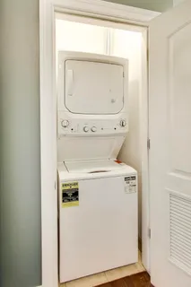 $525,000 | 3044 West Roscoe Street, Unit 2E, Chicago, IL 60618