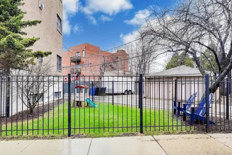 $525,000 | 3044 West Roscoe Street, Unit 2E, Chicago, IL 60618