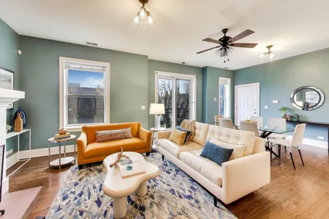 $525,000 | 3044 West Roscoe Street, Unit 2E, Chicago, IL 60618