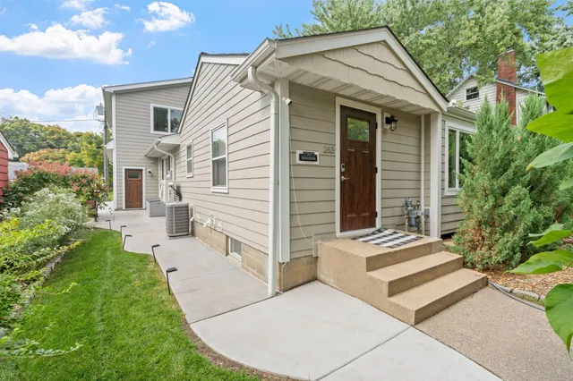 $4,295 | 263 Lexington Parkway South, St. Paul, MN 55105