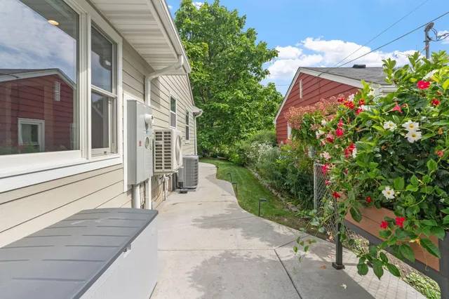 $4,295 | 263 Lexington Parkway South, St. Paul, MN 55105