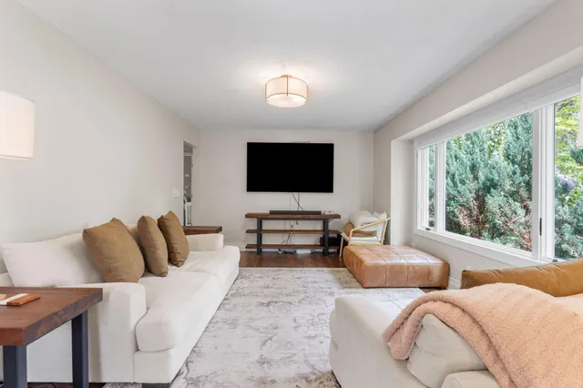 $4,295 | 263 Lexington Parkway South, St. Paul, MN 55105