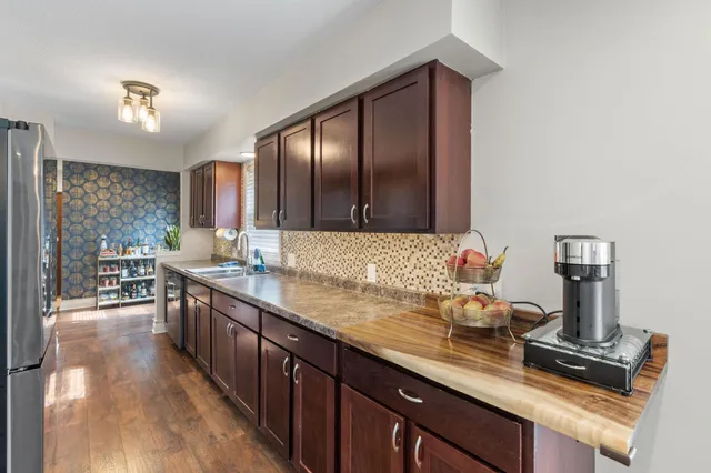 $4,295 | 263 Lexington Parkway South, St. Paul, MN 55105