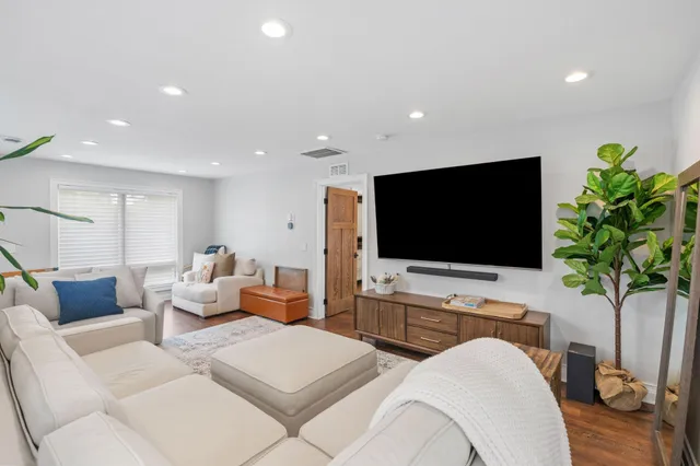 $4,295 | 263 Lexington Parkway South, St. Paul, MN 55105