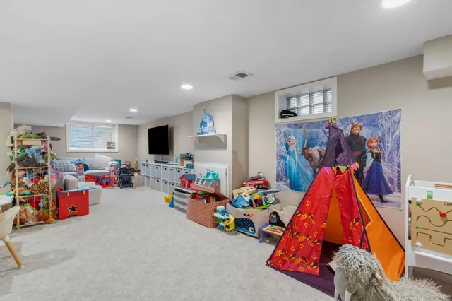 $4,295 | 263 Lexington Parkway South, St. Paul, MN 55105