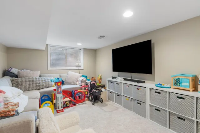 $4,295 | 263 Lexington Parkway South, St. Paul, MN 55105