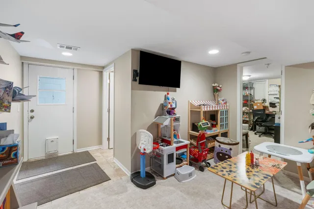 $4,295 | 263 Lexington Parkway South, St. Paul, MN 55105