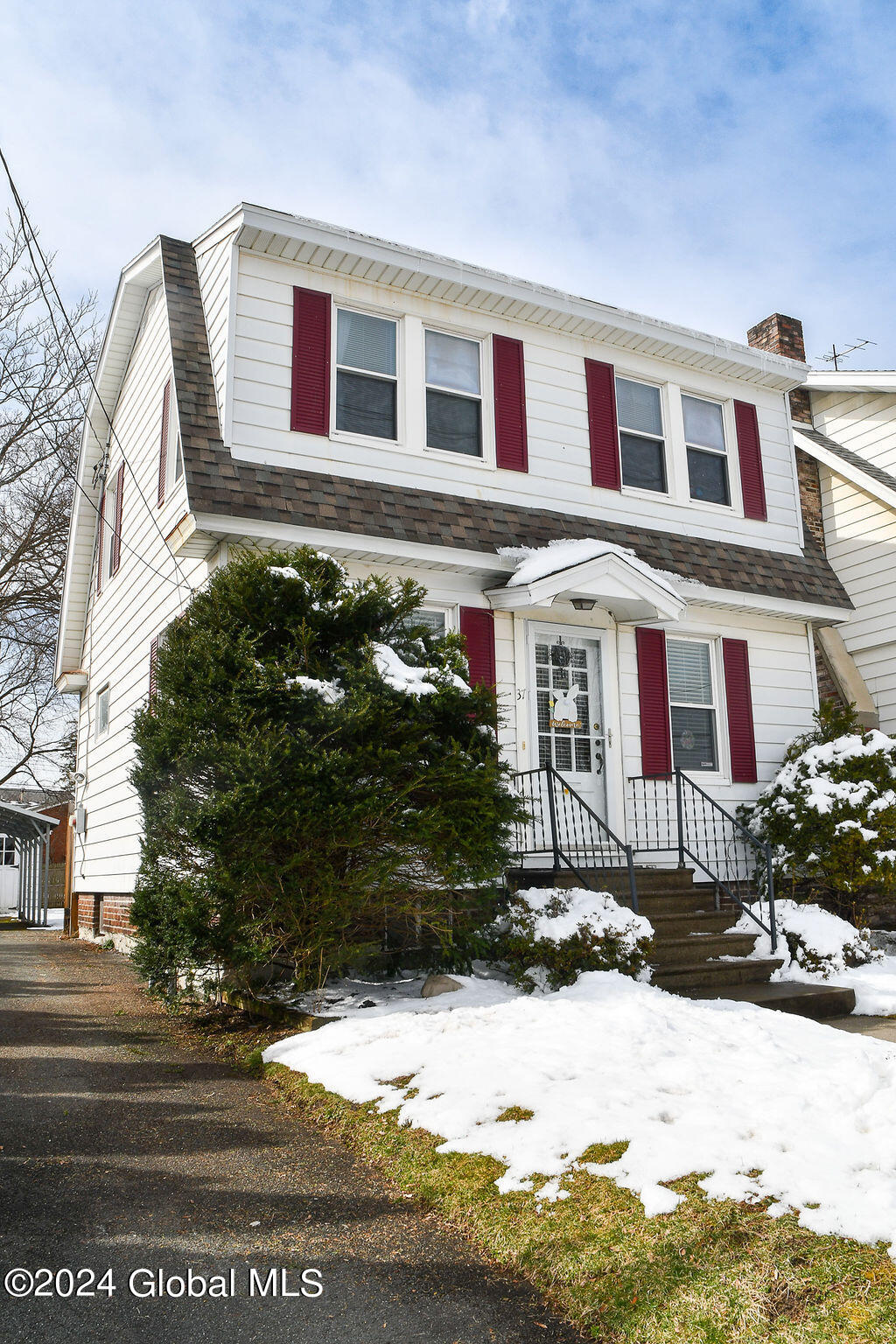 37 Clifford Road Menands, NY 12204 - Photo 2 of 34 DSC_3901