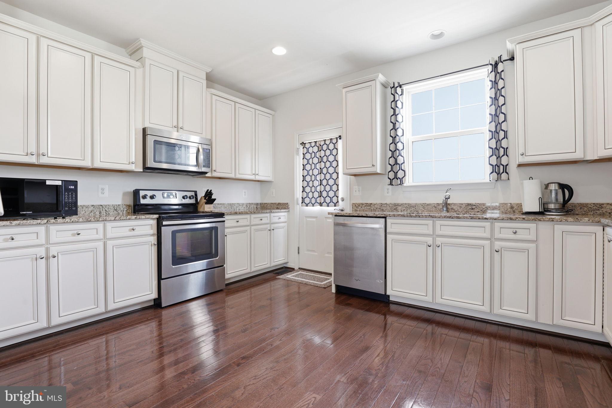 8333 Scotland Loop Manassas, VA 20109 - Photo 11 of 23