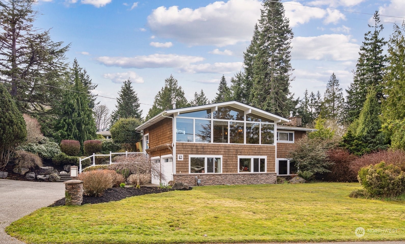 9108 192nd Street Southwest Edmonds, WA 98026 - Photo 2 of 29 Gallery Image 2