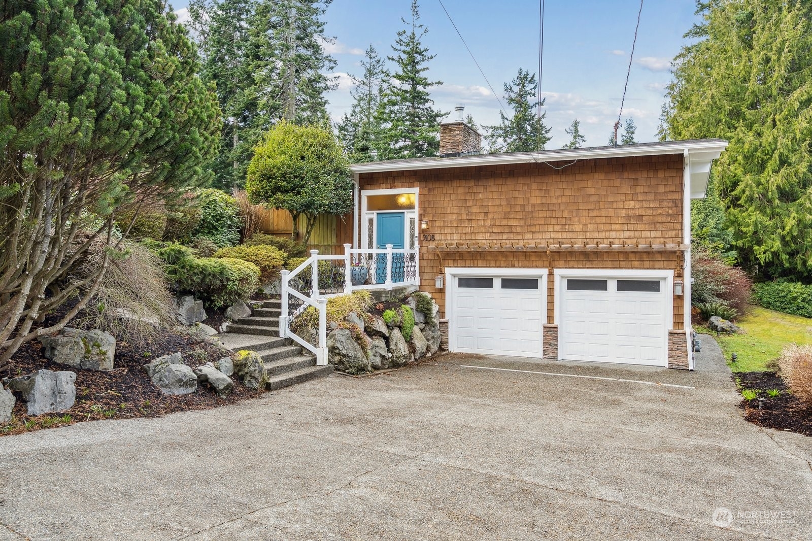 9108 192nd Street Southwest Edmonds, WA 98026 - Photo 3 of 29 Gallery Image 3