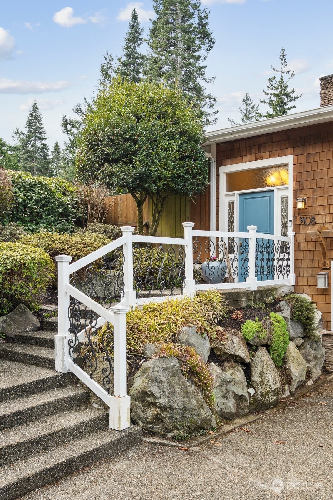 9108 192nd Street Southwest Edmonds, WA 98026 - Photo 4 of 29 Gallery Image 4