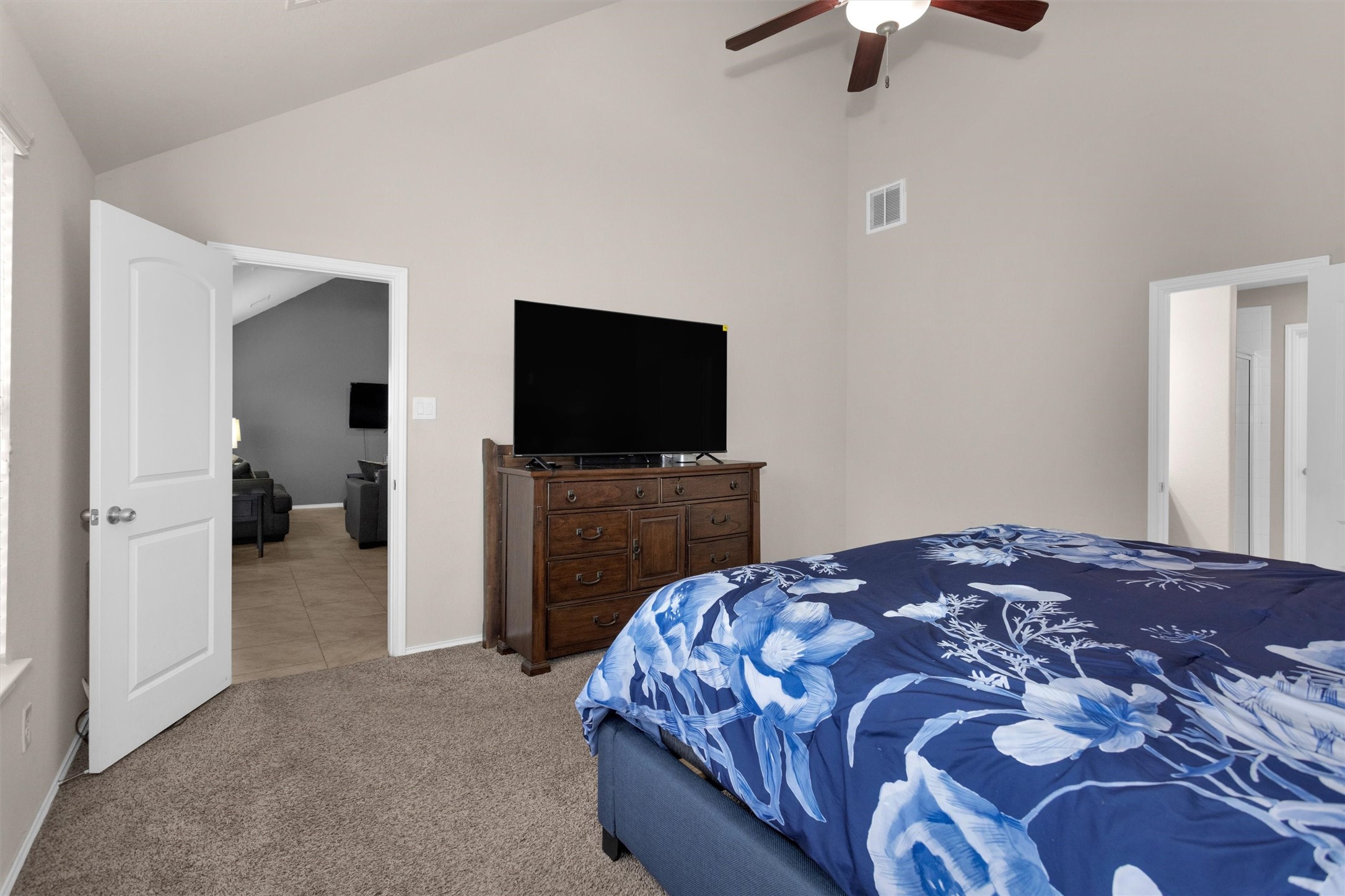 5206 Pointe Spring Crossing Spring, TX 77389 - Photo 27 of 50 with high celings.