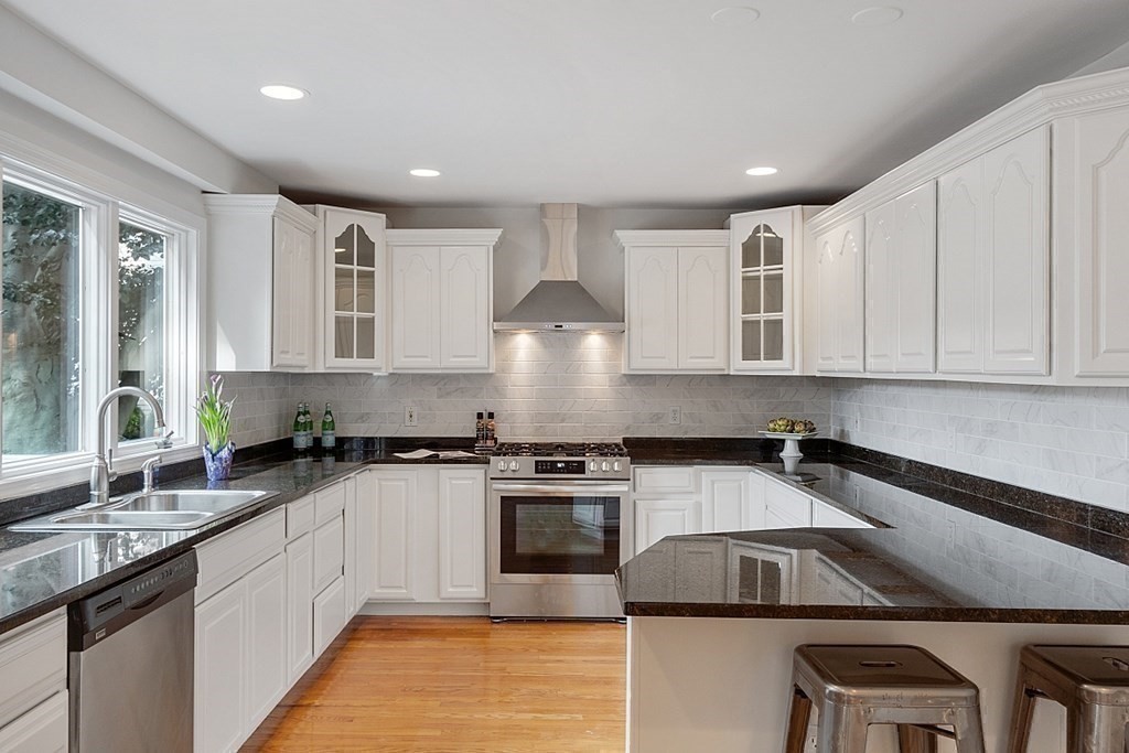 11 Lyon Road Brookline, MA 02467 - Photo 18 of 37