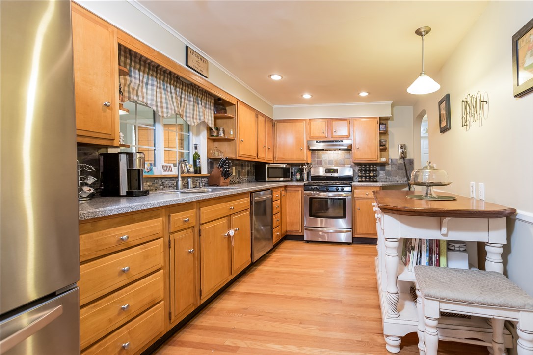 96 Edgehill Road Warwick, RI 02889 - Photo 11 of 35