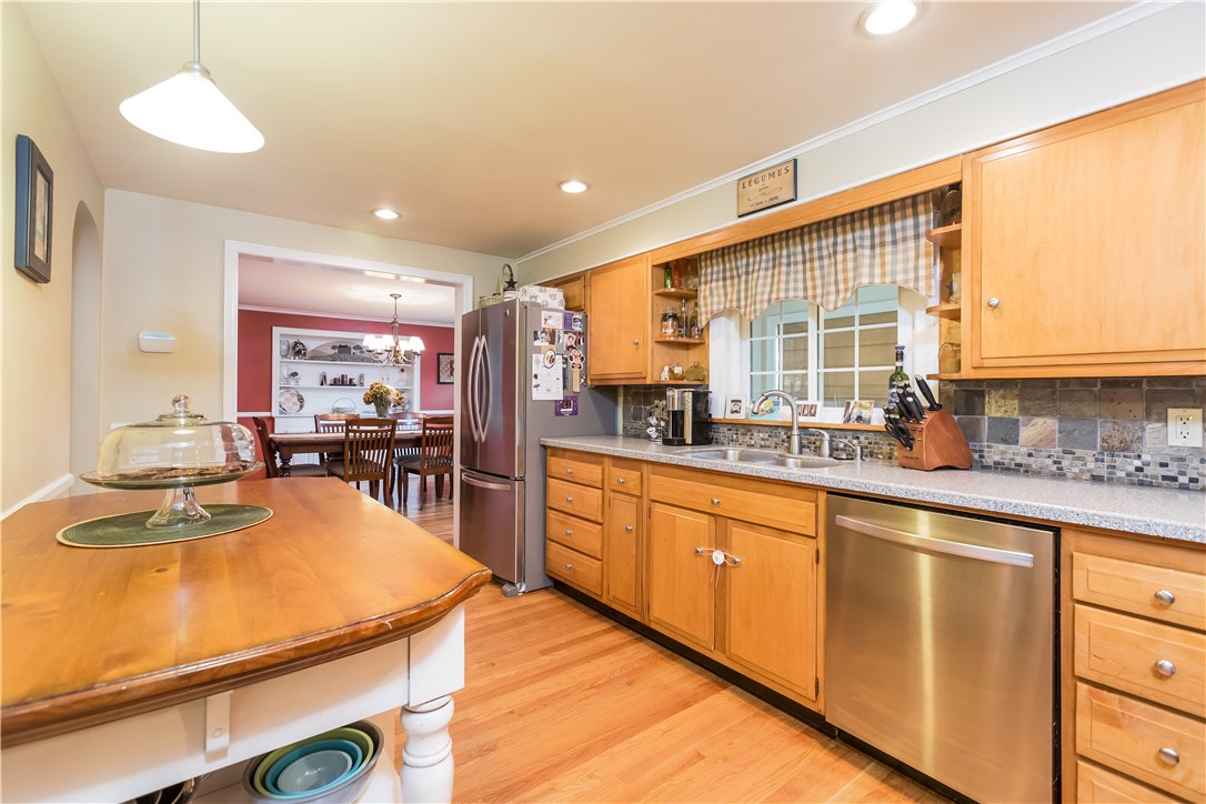 96 Edgehill Road Warwick, RI 02889 - Photo 13 of 35