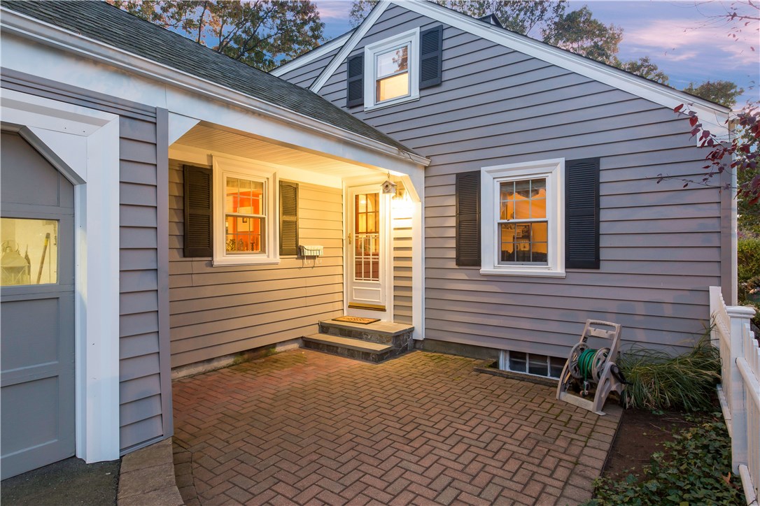 96 Edgehill Road Warwick, RI 02889 - Photo 6 of 35