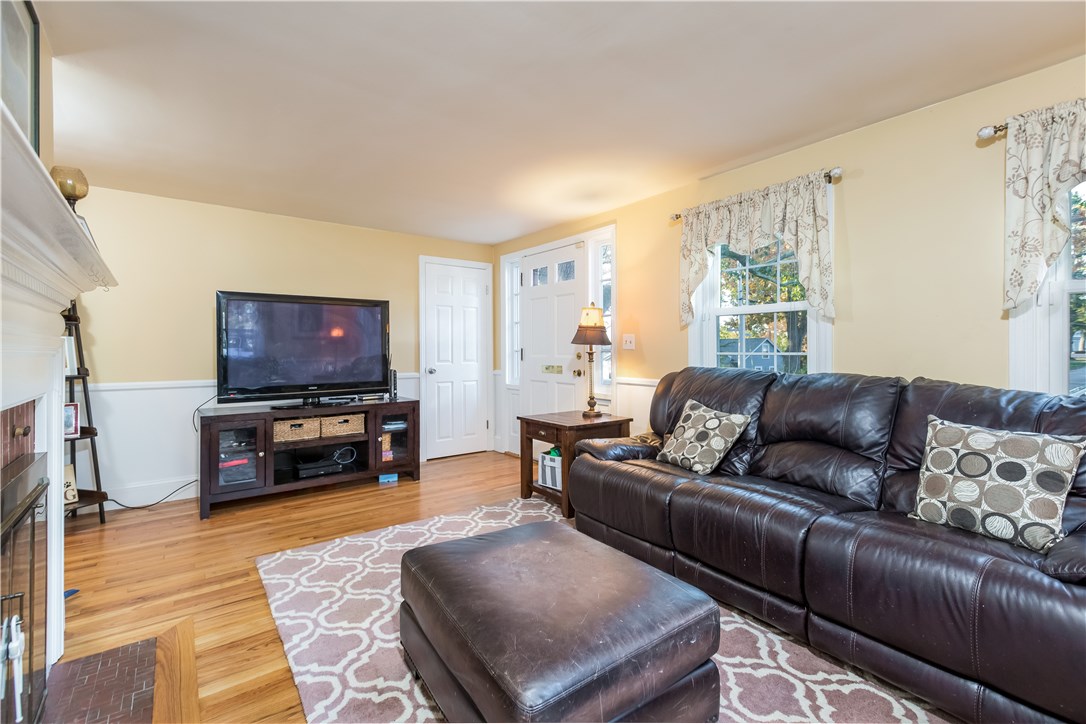 96 Edgehill Road Warwick, RI 02889 - Photo 8 of 35