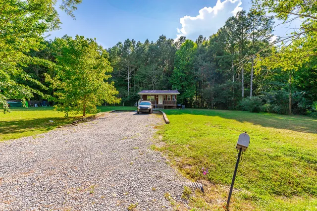 a view of a house with backyard