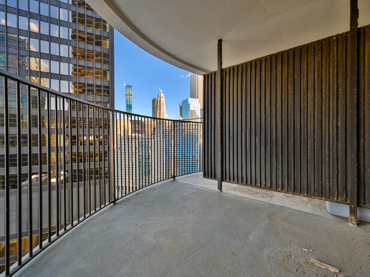 300 North State Street, Unit 3330 Chicago, IL 60654 - Photo 16 of 20 a view of a balcony