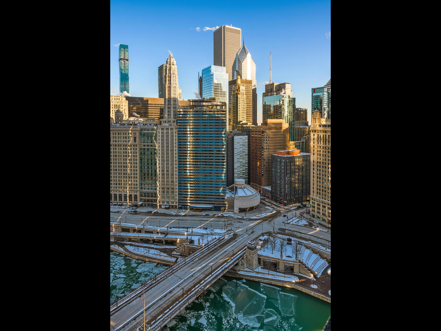300 North State Street, Unit 3330 Chicago, IL 60654 - Photo 18 of 20 a view of a city from a balcony