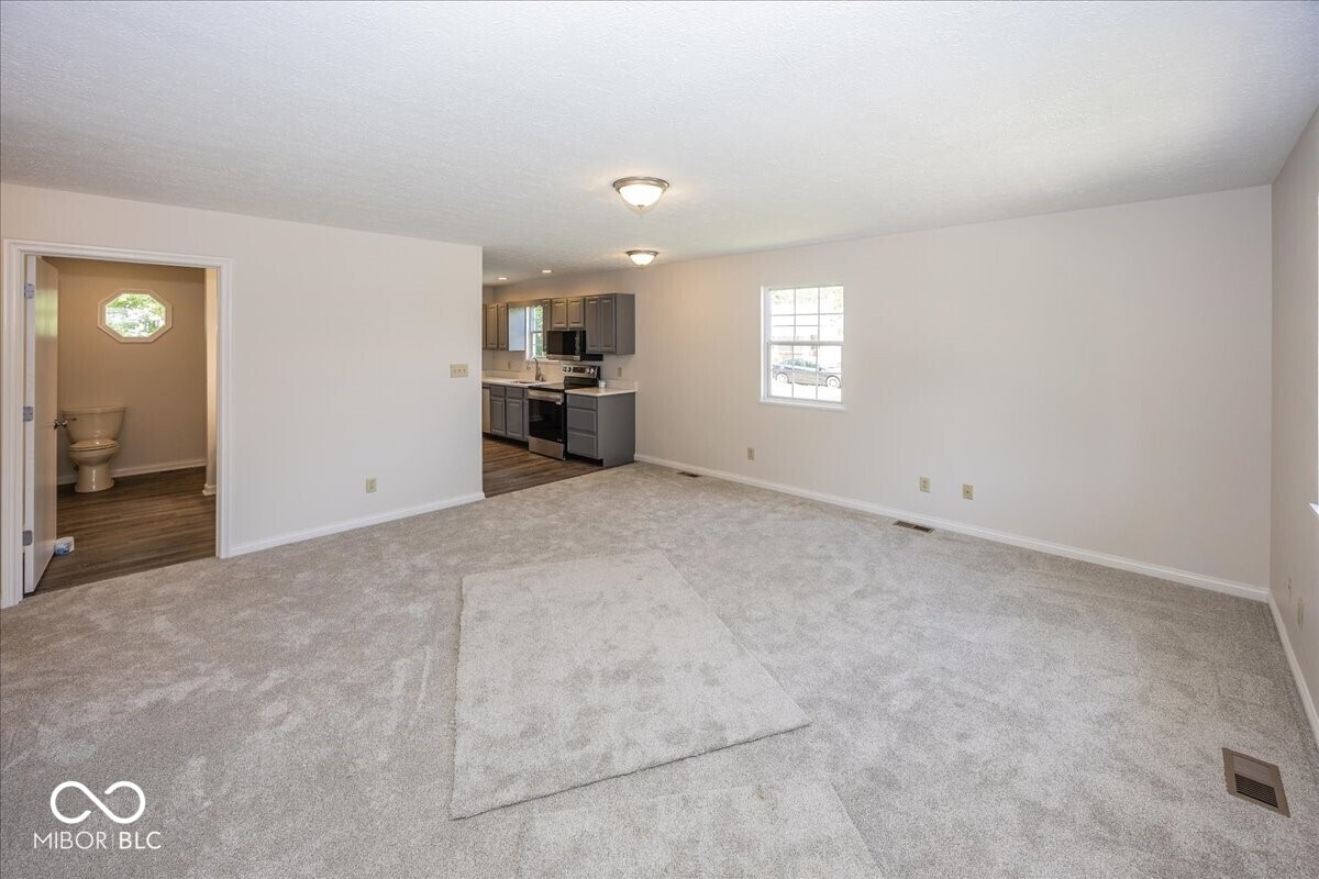 406 Mount Street Greenfield, IN 46140 - Photo 4 of 24