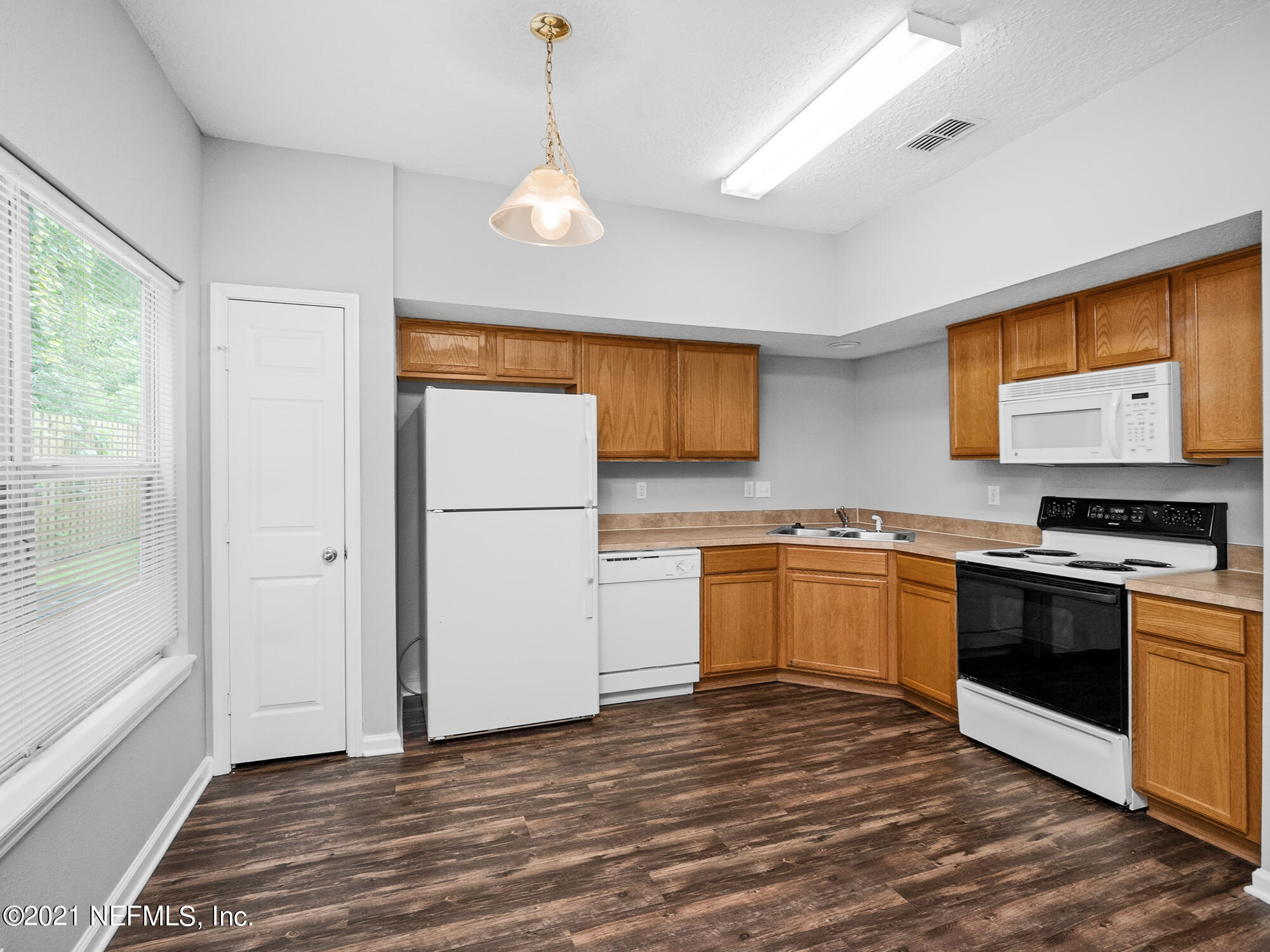 5260 Collins Road, Unit 904 Jacksonville, FL 32244 - Photo 4 of 18 5260 Collins Rd Unit 904 Edit-5