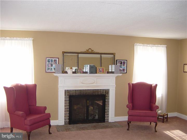 330 Fairview Road Springfield, PA 19064 - Photo 4 of 21 Living Room