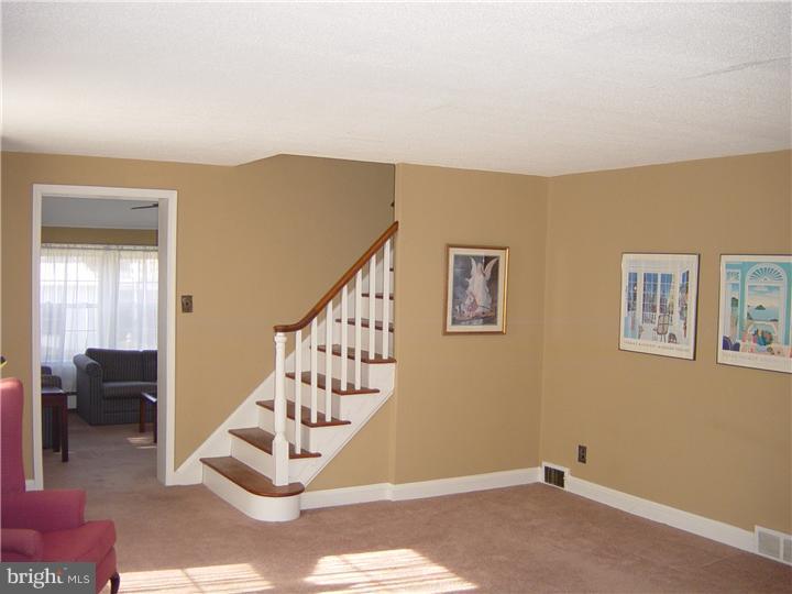 330 Fairview Road Springfield, PA 19064 - Photo 5 of 21 Living Room
