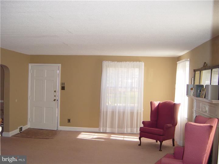 330 Fairview Road Springfield, PA 19064 - Photo 6 of 21 Living Room