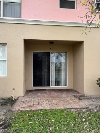 $2,600 | 1510 Seminole Palms Drive, Greenacres, FL 33463