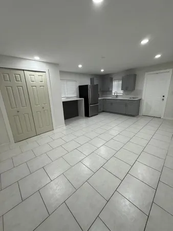 $3,900 | 6720 Park Street, Hollywood, FL 33024