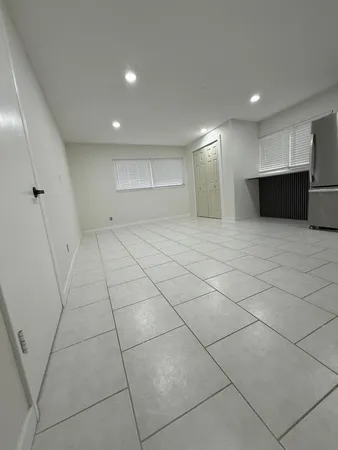 $3,900 | 6720 Park Street, Hollywood, FL 33024