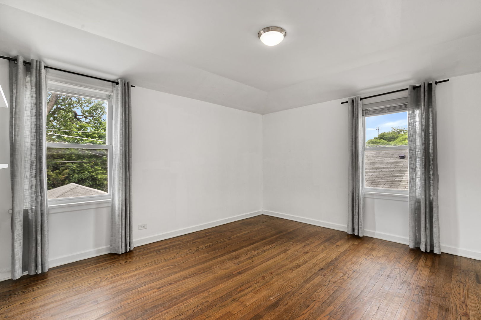 4237 Park Avenue Brookfield, IL 60513 - Photo 12 of 20 an empty room with wooden floor and a window