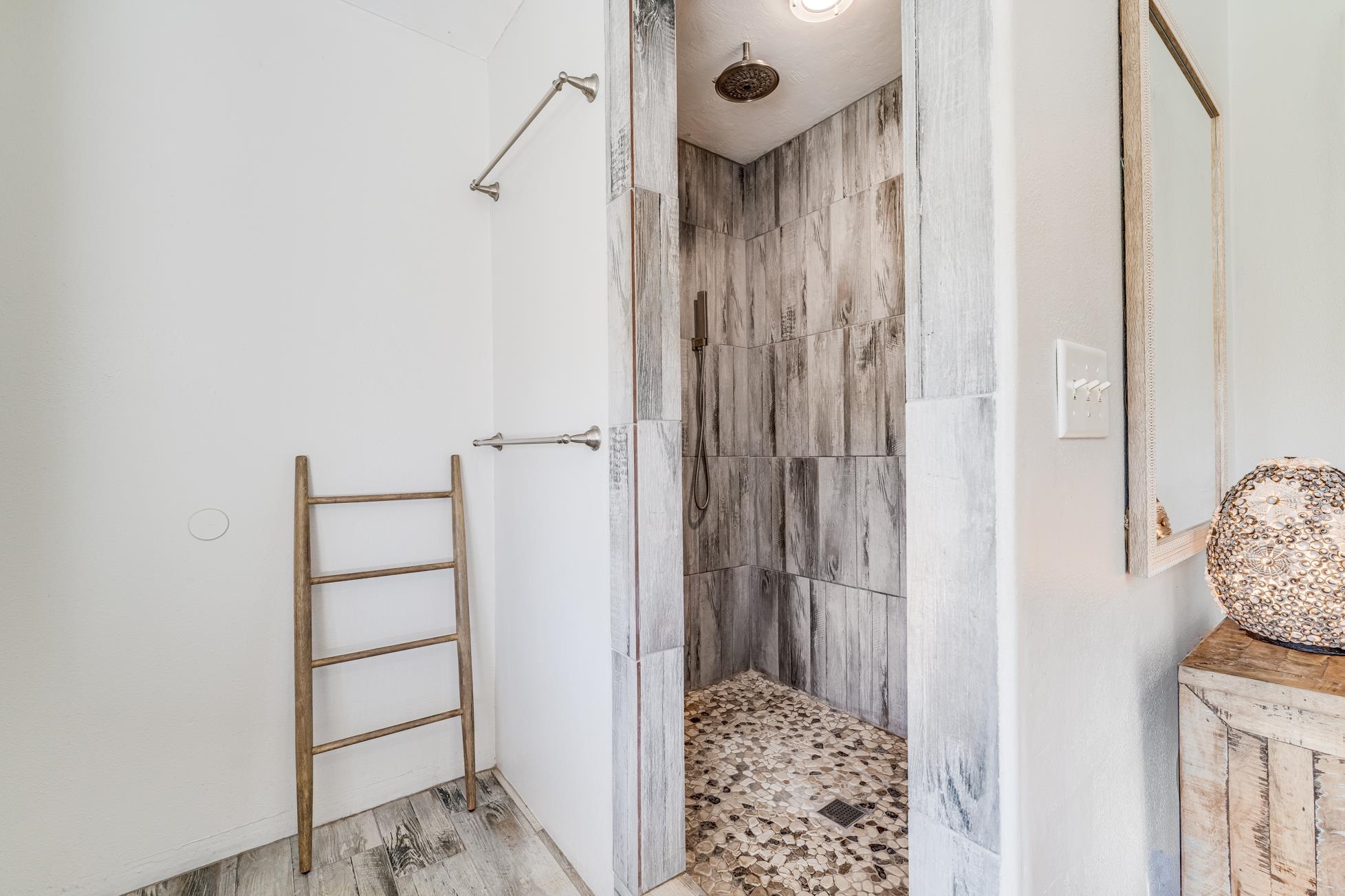 951 Kokomo Road Haiku, HI 96708 - Photo 24 of 50 a bathroom with a shower