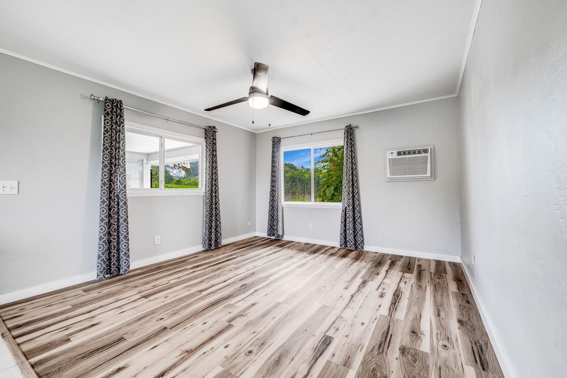 951 Kokomo Road Haiku, HI 96708 - Photo 39 of 50 a view of empty room with wooden floor and fan