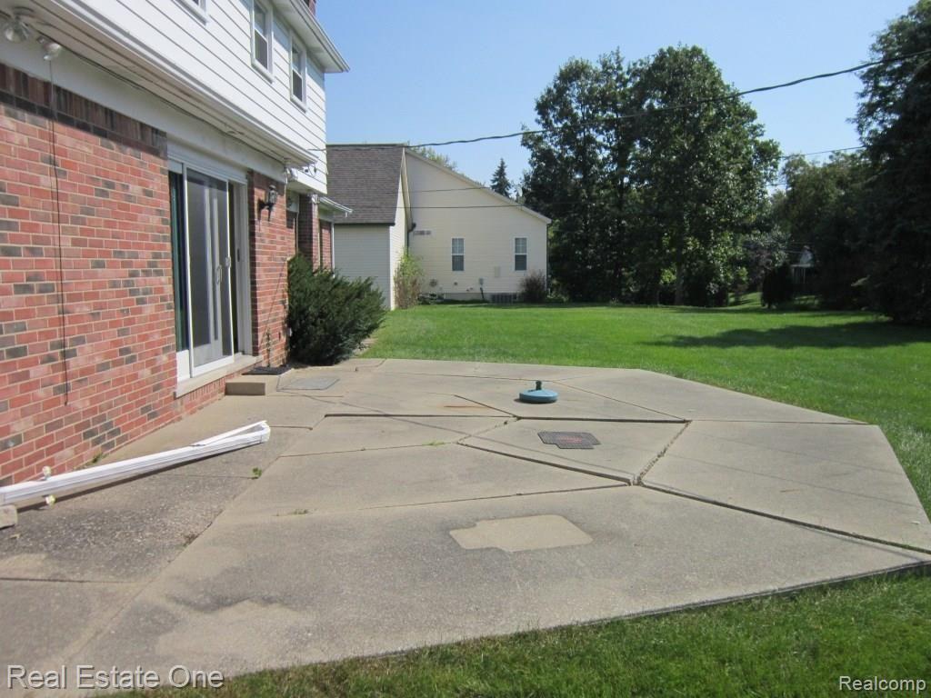 28865 West 11 Mile Road Farmington, MI 48336 - Photo 36 of 39 patio.jpg