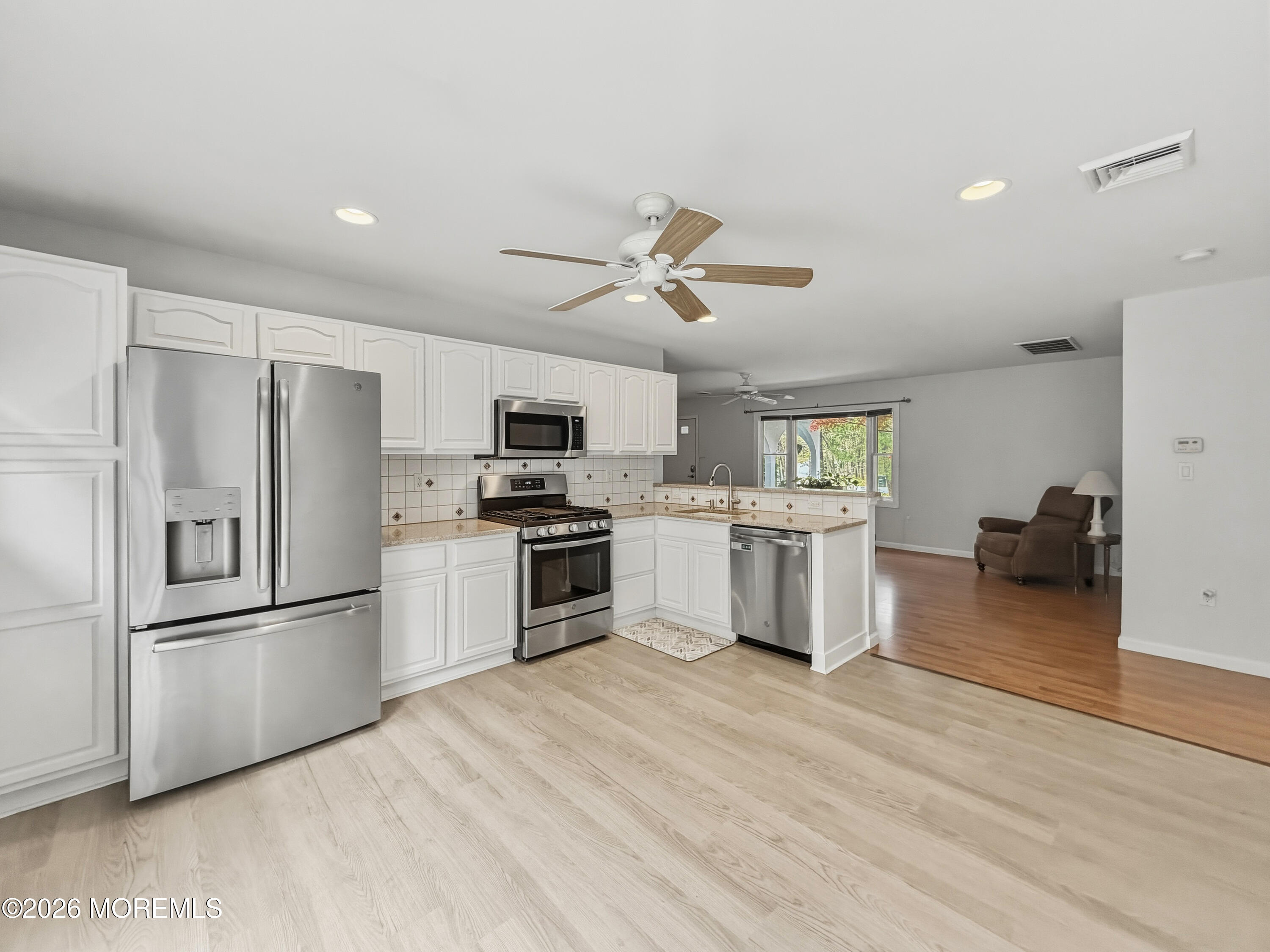 379 East Bird Village Road Jackson, NJ 08527 - Photo 27 of 43 Inlaw suite.kitchen