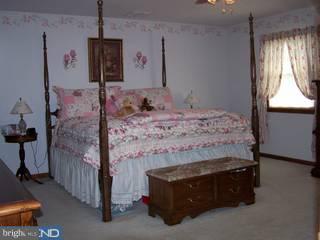 995 Birch Road Warminster, PA 18974 - Photo 5 of 6 a room with a bed and a window